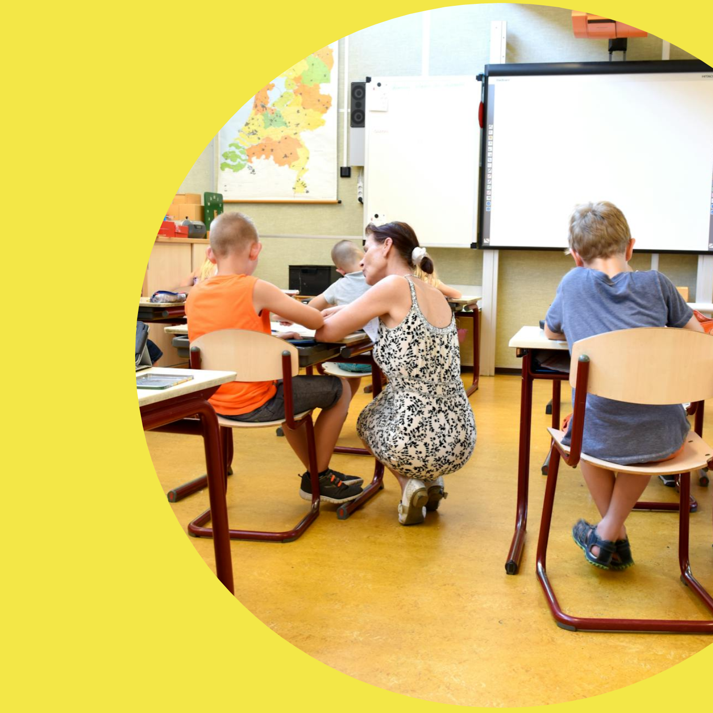 creatividad semicircular de color amarillo en la que destaca una imagen relacionada con el Premio Educación Inclusiva (EdTech)