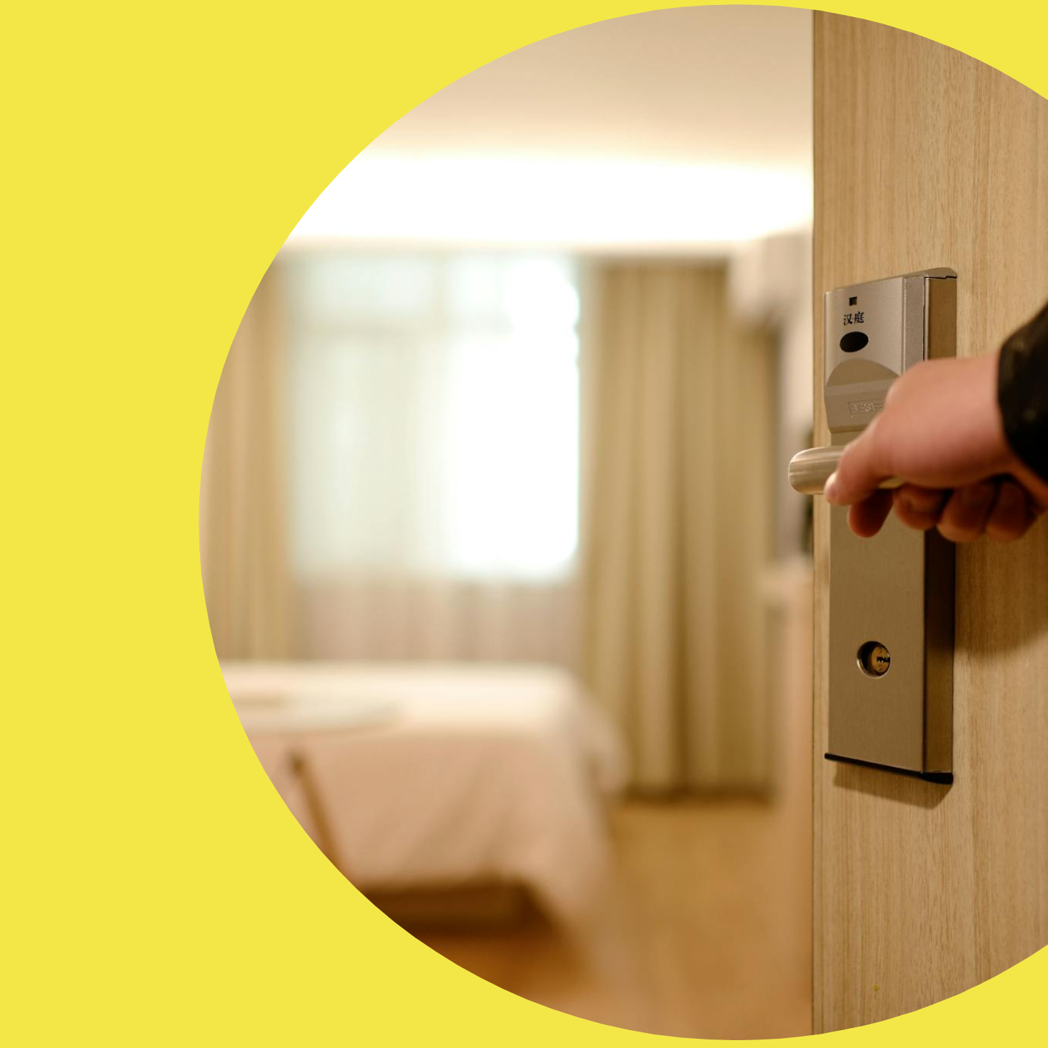 creatividad semicircular de color amarillo en la que destaca una imagen relacionada con el premio Cadena Hotelera Accesible