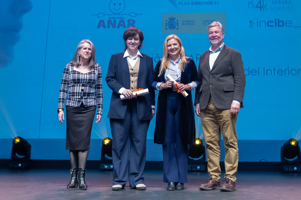 Diana Díaz, directora de las Líneas de Ayuda ANAR de Fundación ANAR e Itziar Castro, técnico de Concienciación de Menores (IS4K) INCIBE